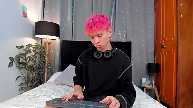 Snapshot of Brian-Ausslos chatting on 03-17-25, 05:01 Brian-Ausslos online show from 03-17-25, 05:01