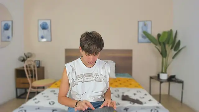 Snapshot of Brian-Ausslos chatting on 11-24-25, 04:45 Brian-Ausslos online show from 11-24-25, 04:45