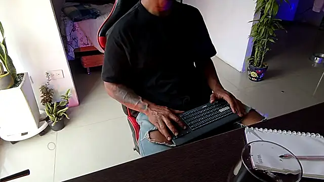 Adam Valenciia online show from 02-08-26, 10:57