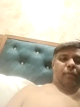 Snapshot of jemes21in chatting on 12-14-25, 09:25 jemes21in online show from 12-14-25, 09:25