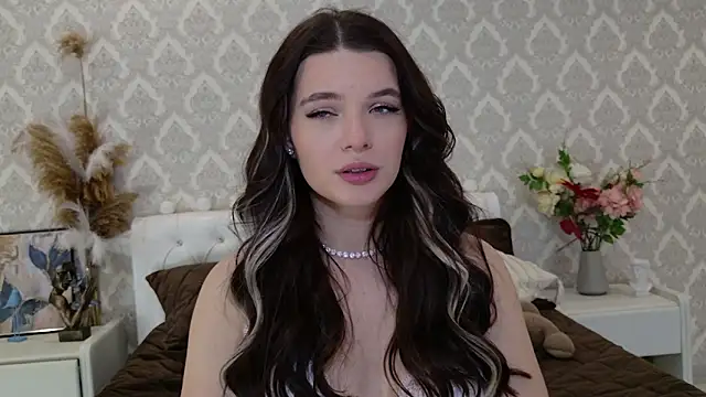 Nellie Medina online show from 02-07-25, 01:04