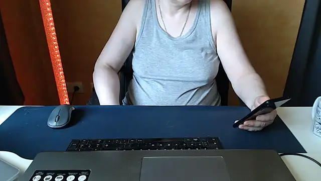 Snapshot of Sweet_Phoenix chatting on 05-19-26, 10:10 Sweet Phoenix online show from 05-19-26, 10:10