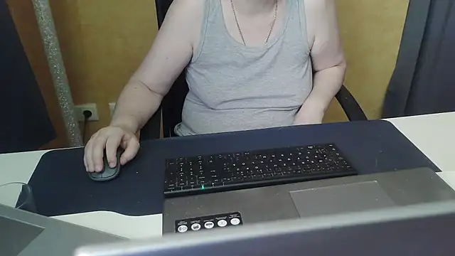 Snapshot of Sweet_Phoenix chatting on 06-26-26, 11:14 Sweet Phoenix online show from 06-26-26, 11:14