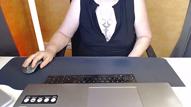 Snapshot of Sweet_Phoenix chatting on 06-27-26, 12:22 Sweet Phoenix online show from 06-27-26, 12:22