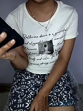 Snapshot of lovelygirl4567 chatting on 05-11-26, 03:18 lovelygirl4567 online show from 05-11-26, 03:18