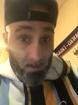 Snapshot of josueswvillaA1 chatting on 11-30-25, 10:14 josueswvillaA1 online show from 11-30-25, 10:14