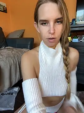 Snapshot of thigh_hi chatting on 10-13-25, 02:39 thigh hi online show from 10-13-25, 02:39
