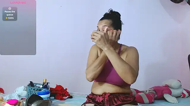 latinabueno41 online show from 10-25-25, 11:43