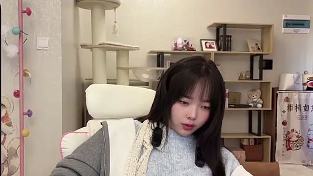 Chenjing0 online show from 12-19-25, 04:08