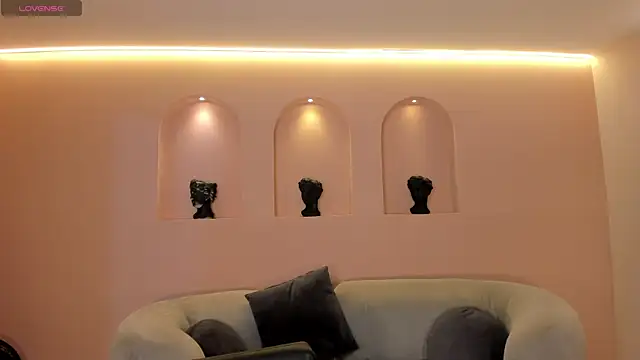 NiaSalvatore online show from 10-30-25, 06:30