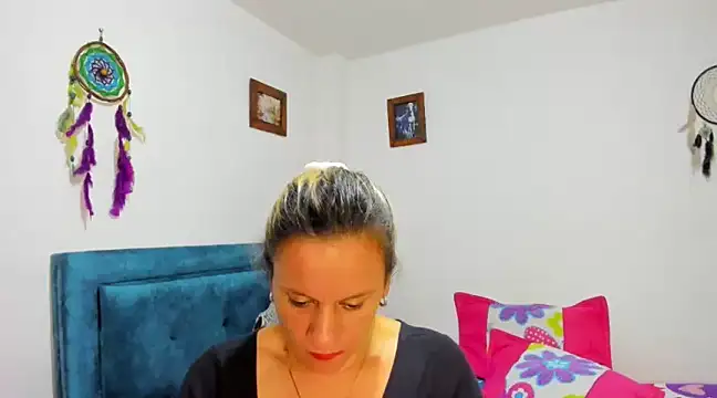 sofi saliva2511 online show from 03-02-25, 12:09