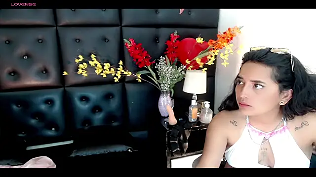 Carolaine01 online show from 02-20-25, 01:25