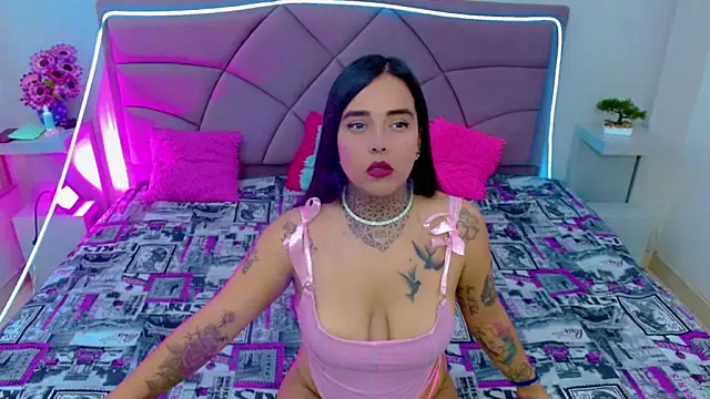 Carolaine01 online show from 09-11-25, 03:23