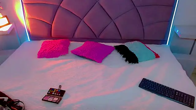 Carolaine01 online show from 10-10-25, 09:03