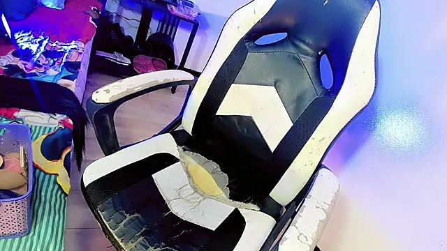 Gisele fox online show from 04-18-26, 07:18