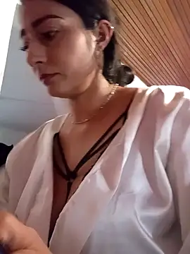 BELLA--26 online show from 02-05-25, 02:48