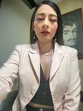 BELLA--26 online show from 09-18-25, 01:46