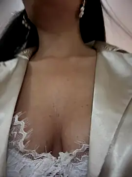 BELLA--26 online show from 09-20-25, 02:29