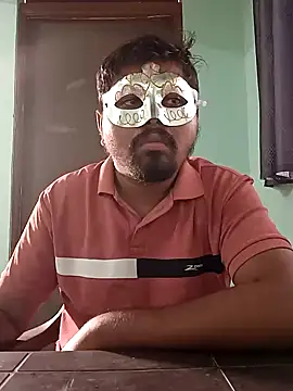Snapshot of Desi_Heat chatting on 01-01-25, 11:05 Desi Heat online show from 01-01-25, 11:05