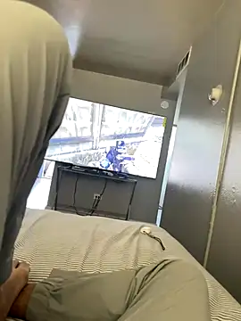 Snapshot of leisurelycriminal chatting on 09-27-25, 06:02 leisurelycriminal online show from 09-27-25, 06:02