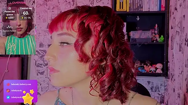 Snapshot of NickiYoung chatting on 04-12-26, 04:01 NickiYoung online show from 04-12-26, 04:01