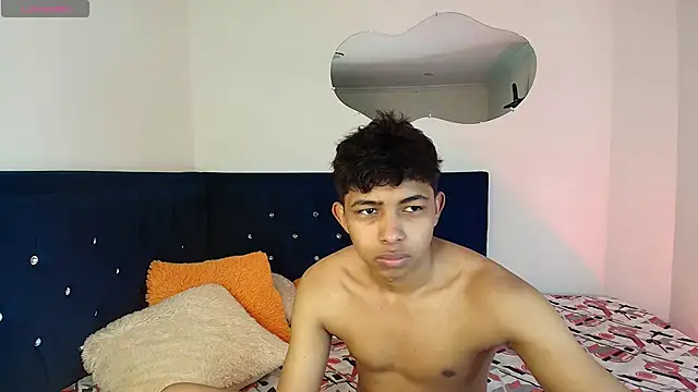 Snapshot of twinkmilk_ chatting on 01-13-25, 11:30 twinkmilk online show from 01-13-25, 11:30
