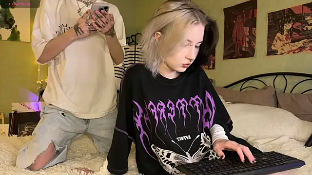 Snapshot of VeryRare_TwinS chatting on 09-26-25, 04:33 VeryRare TwinS online show from 09-26-25, 04:33