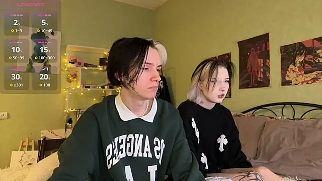 Snapshot of VeryRare_TwinS chatting on 10-23-25, 02:33 VeryRare TwinS online show from 10-23-25, 02:33