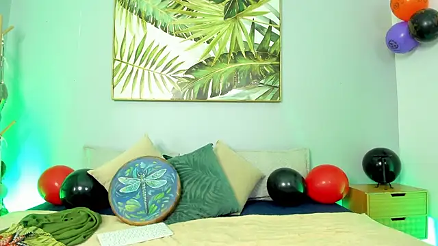 Snapshot of iriis_rosse chatting on 10-31-25, 01:34 iriis rosse online show from 10-31-25, 01:34