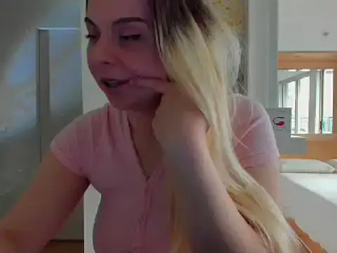 Snapshot of HappyIva chatting on 01-21-25, 11:02 HappyIva online show from 01-21-25, 11:02