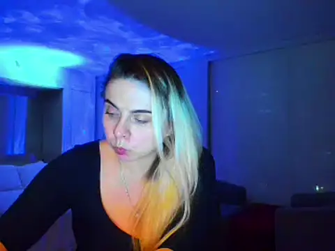 Snapshot of HappyIva chatting on 02-04-25, 12:22 HappyIva online show from 02-04-25, 12:22