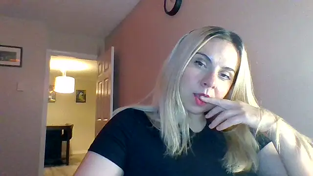 Snapshot of HappyIva chatting on 10-07-25, 11:18 HappyIva online show from 10-07-25, 11:18