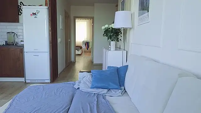 KristineEsme online show from 10-26-25, 04:51