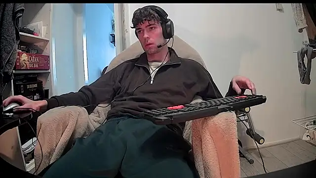 Snapshot of onesieboyx chatting on 01-31-25, 10:20 onesieboyx online show from 01-31-25, 10:20