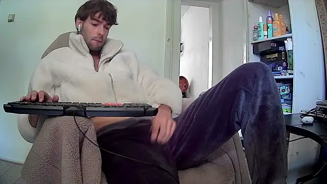 Snapshot of onesieboyx chatting on 10-02-25, 11:17 onesieboyx online show from 10-02-25, 11:17