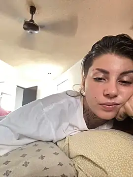 Snapshot of Izy_cute_ chatting on 10-05-25, 06:06 Izy cute  online show from 10-05-25, 06:06