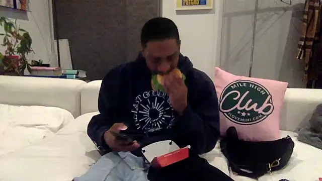 Snapshot of mileshighclub420 chatting on 01-07-25, 01:49 mileshighclub420 online show from 01-07-25, 01:49