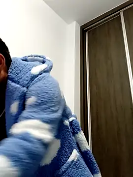 Snapshot of Mikeherz777 chatting on 01-13-25, 05:02 Mikeherz777 online show from 01-13-25, 05:02