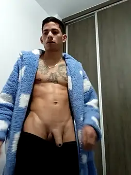 Snapshot of Mikeherz777 chatting on 01-22-25, 04:44 Mikeherz777 online show from 01-22-25, 04:44