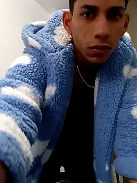 Snapshot of Mikeherz777 chatting on 01-26-25, 04:09 Mikeherz777 online show from 01-26-25, 04:09