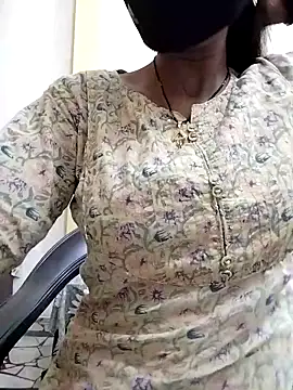 Snapshot of priyancyfun chatting on 03-05-25, 12:49 priyancyfun online show from 03-05-25, 12:49