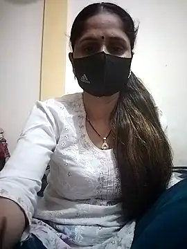 Snapshot of priyancyfun chatting on 03-13-25, 08:11 priyancyfun online show from 03-13-25, 08:11