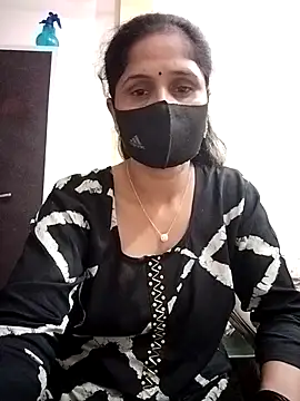 Snapshot of priyancyfun chatting on 10-09-25, 04:38 priyancyfun online show from 10-09-25, 04:38