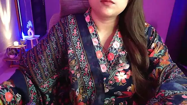 Snapshot of Mitikaa chatting on 10-14-25, 04:52 Mitikaa online show from 10-14-25, 04:52