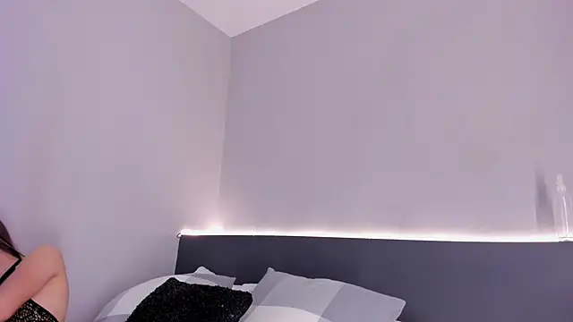 sara  jones gh online show from 11-06-25, 05:14