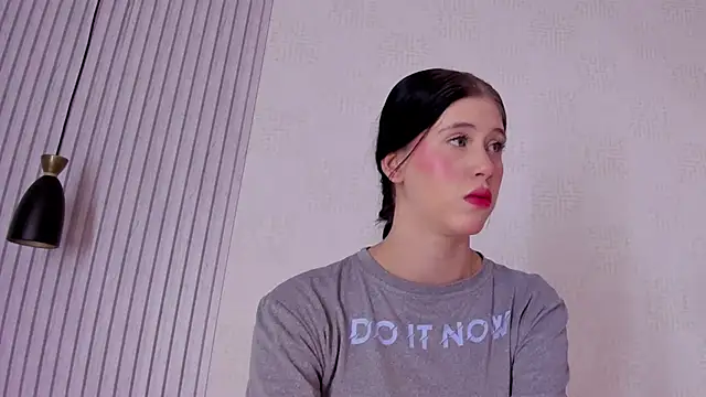 sara  jones gh online show from 03-06-26, 06:59