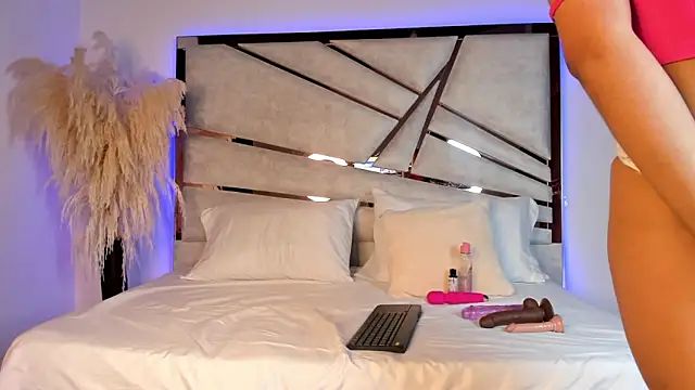 Snapshot of ssofijohnsonx chatting on 01-08-25, 07:13 ssofijohnsonx online show from 01-08-25, 07:13