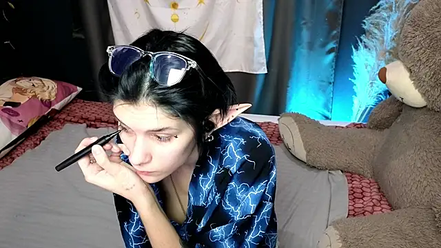 Snapshot of Hyeon_Jin chatting on 01-13-25, 08:58 Hyeon Jin online show from 01-13-25, 08:58