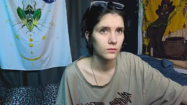 Snapshot of Hyeon_Jin chatting on 01-18-25, 09:02 Hyeon Jin online show from 01-18-25, 09:02