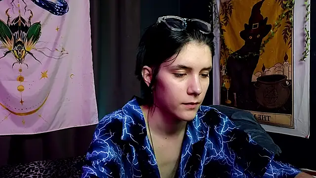 Snapshot of Hyeon_Jin chatting on 01-20-25, 12:36 Hyeon Jin online show from 01-20-25, 12:36